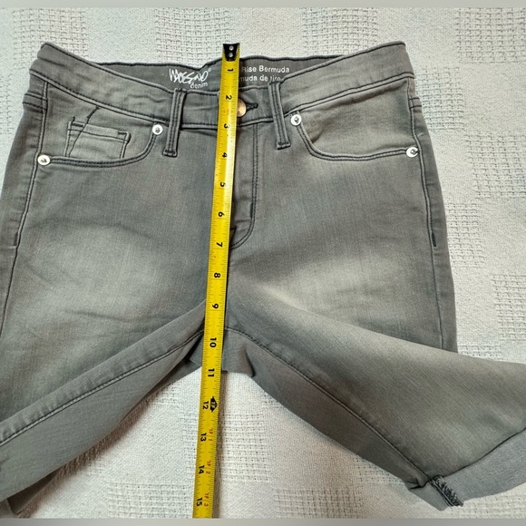 Mossino Mid rise Bermuda - Picture 7 of 9